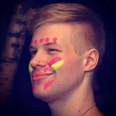 twitter profile pic of a web developer I know